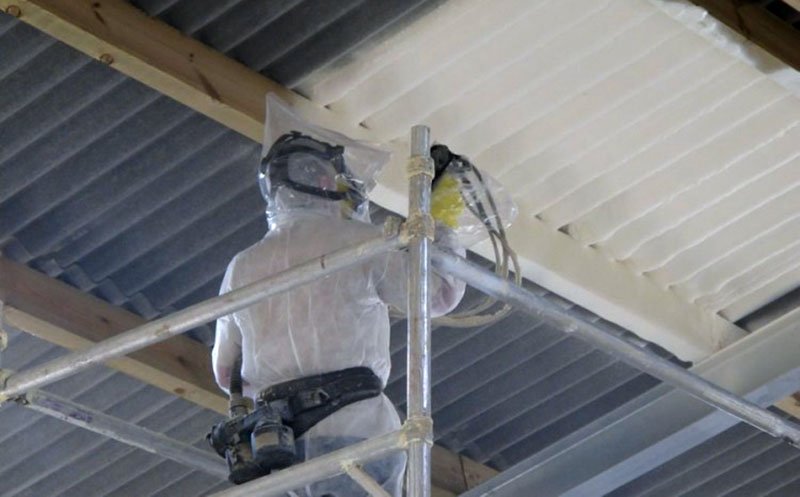 تركيب عزل أسطح في الدمام لحماية منزلك من الحرارة المفرطة والأمطار.