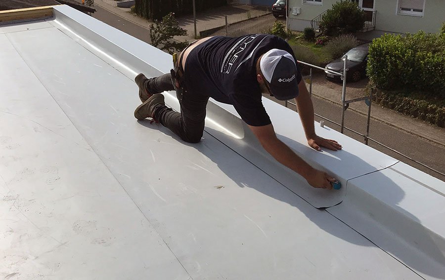 تركيب عوازل أسطح مائي وحراري في الدمام بأسعار معقولة.