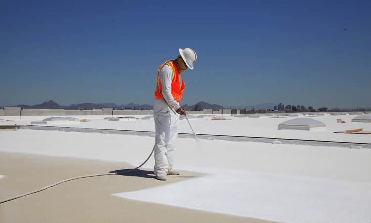 عزل أسطح فعال ضد الحرارة والمياه مع ضمان 10 سنوات في الدمام.