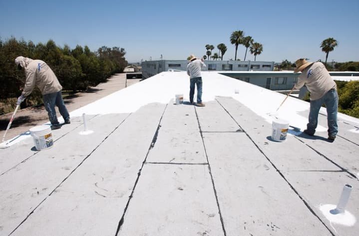 عزل الأسطح بأعلى معايير الجودة لحماية منزلك من حرارة الصيف في الدمام.