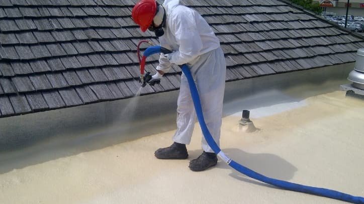 عزل الأسطح في الدمام لحماية منزلك من تسربات المياه ودرجات الحرارة المرتفعة.